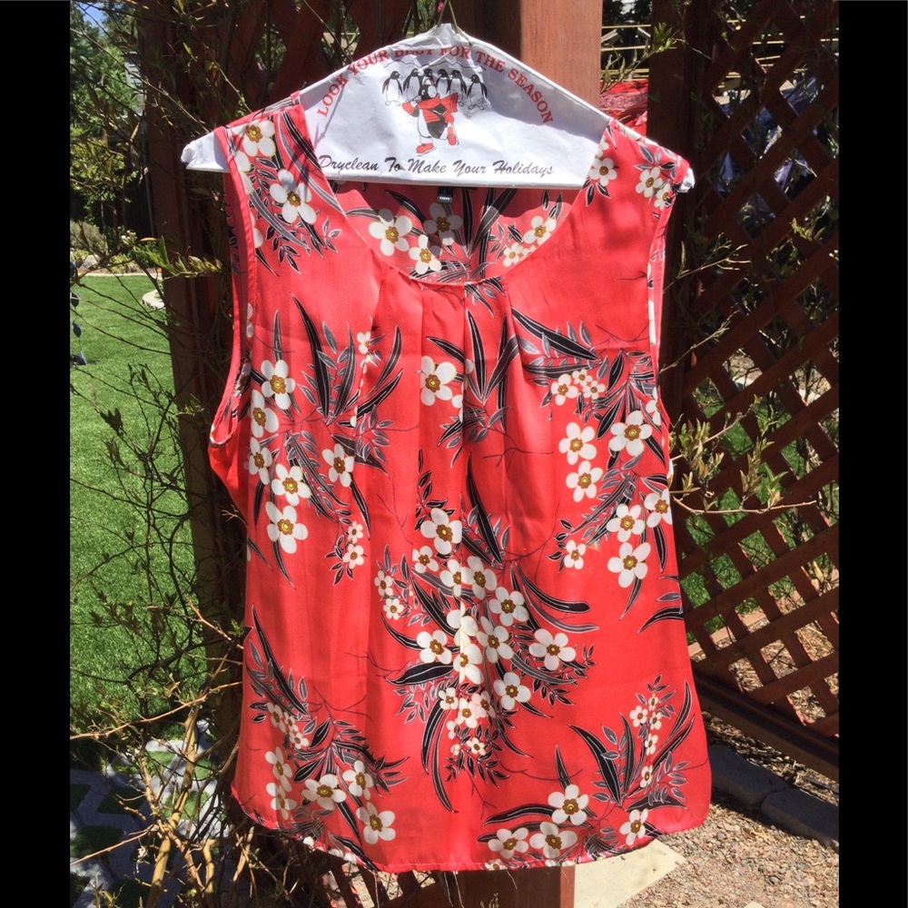 Notations sleeveless top, size L.